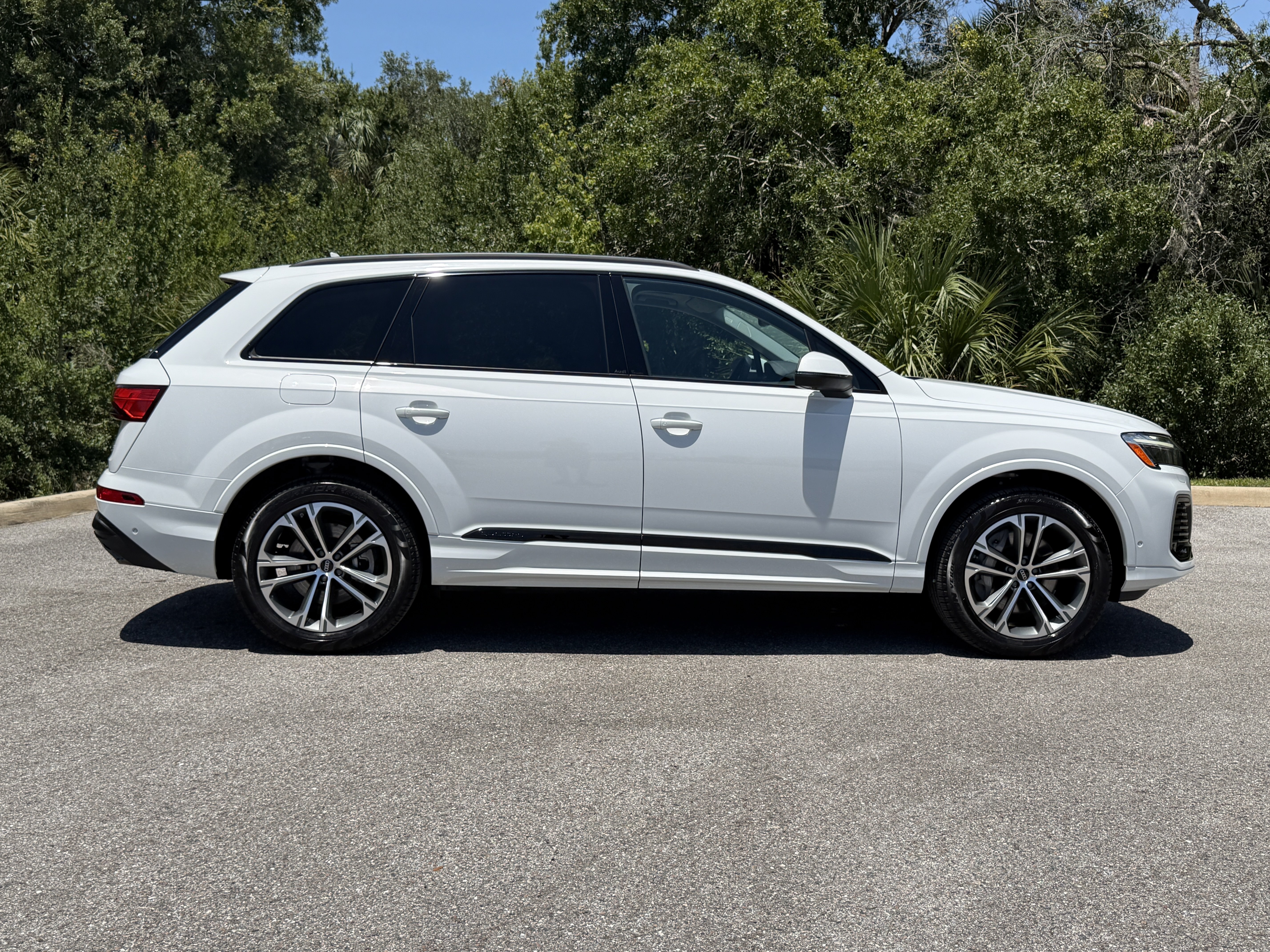 Used 2026 Audi Q7 3.0T Premium w/ Convenience Plus Package AWD/4WD image 2