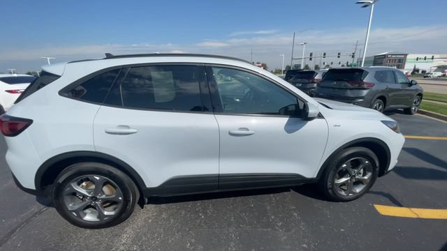 Used 2025 Ford Escape ST-Line Select AWD/4WD image 3