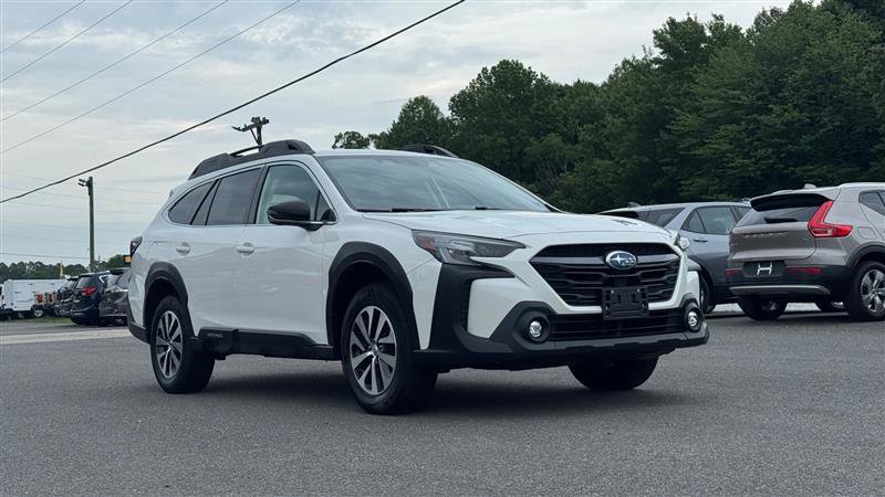 Used 2023 Subaru Outback Premium AWD/4WD image 4