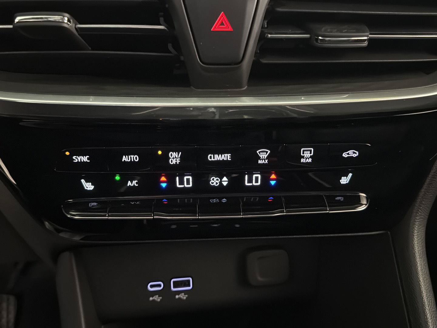 Certified 2024 Buick Encore GX Avenir AWD/4WD image 25
