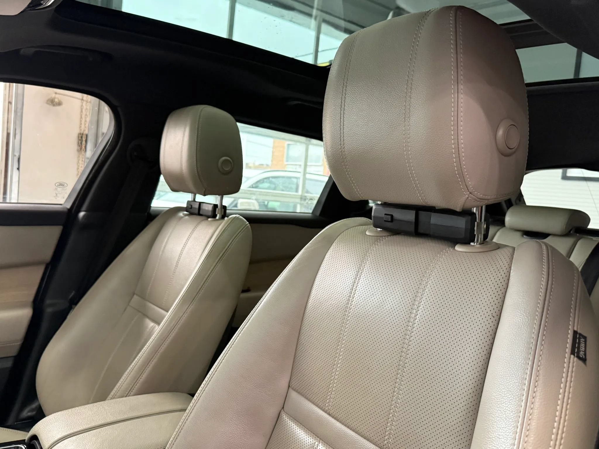 Used 2019 Land Rover Range Rover Velar R-Dynamic SE AWD/4WD image 10