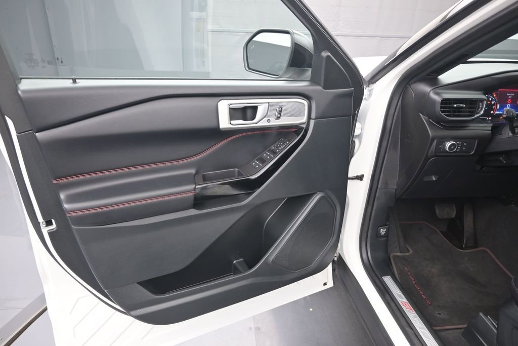 Used 2022 Ford Explorer ST-Line RWD image 18