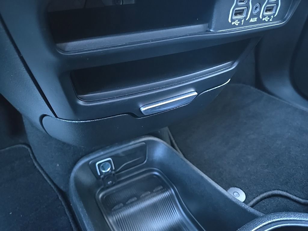 Used 2025 Chrysler Pacifica Select image 56