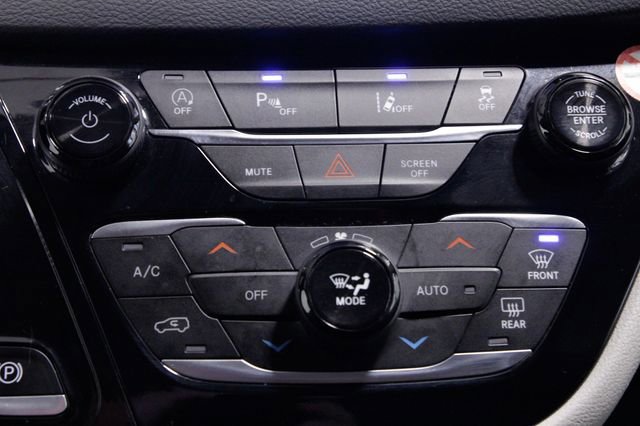 Used 2024 Chrysler Pacifica Touring-L FWD image 33
