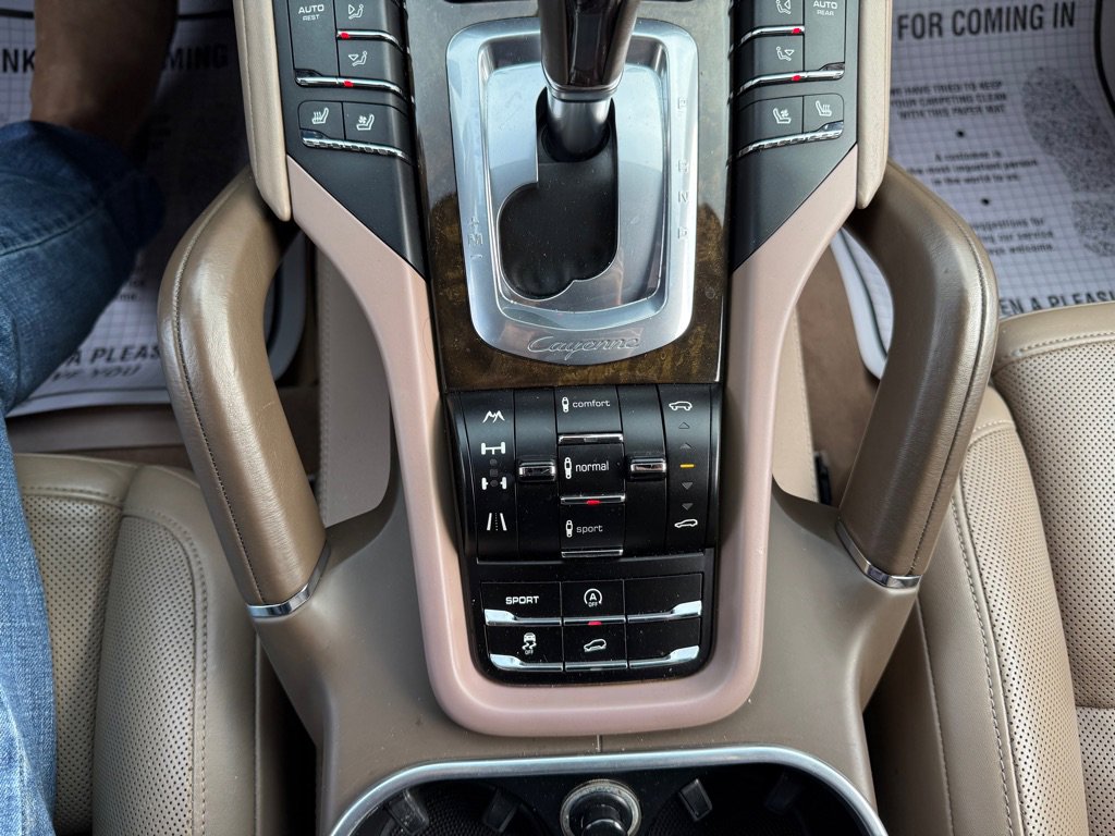 Used 2013 Porsche Cayenne Turbo w/ Premium Pkg Plus image 47