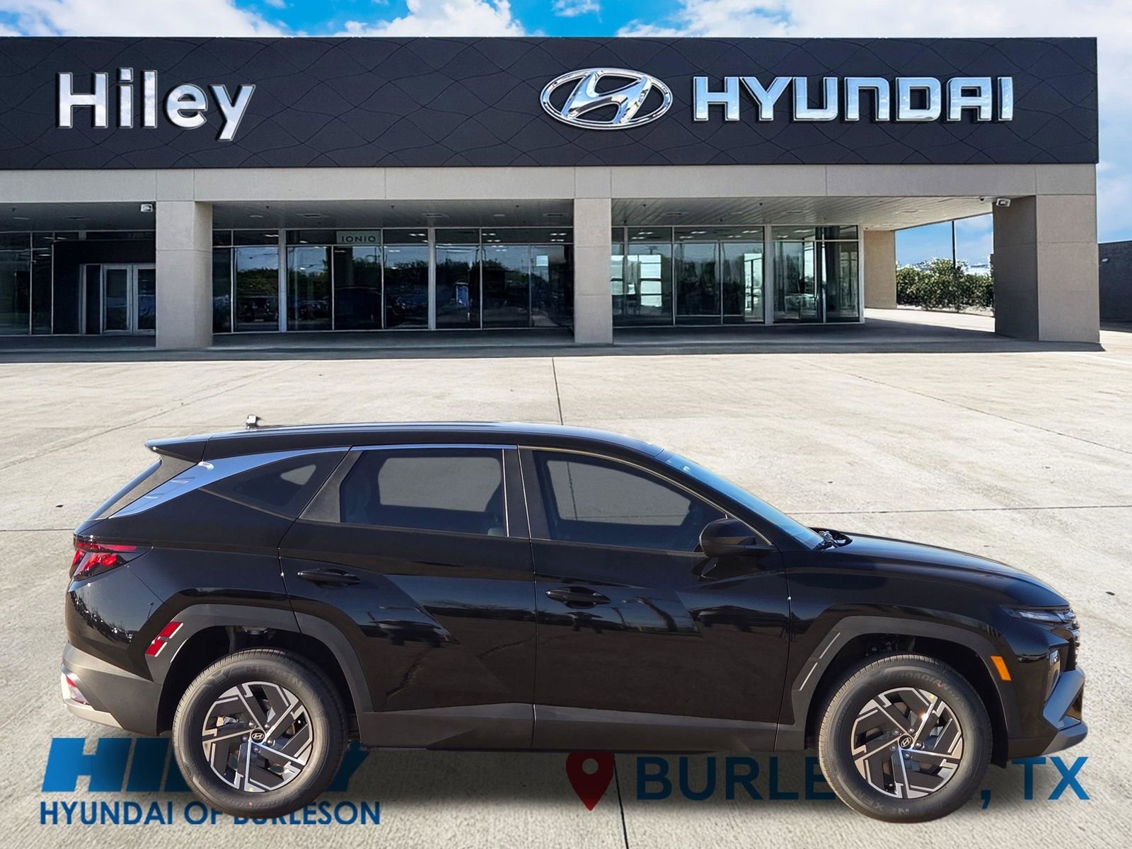 New 2026 Hyundai Tucson Blue SE image 3