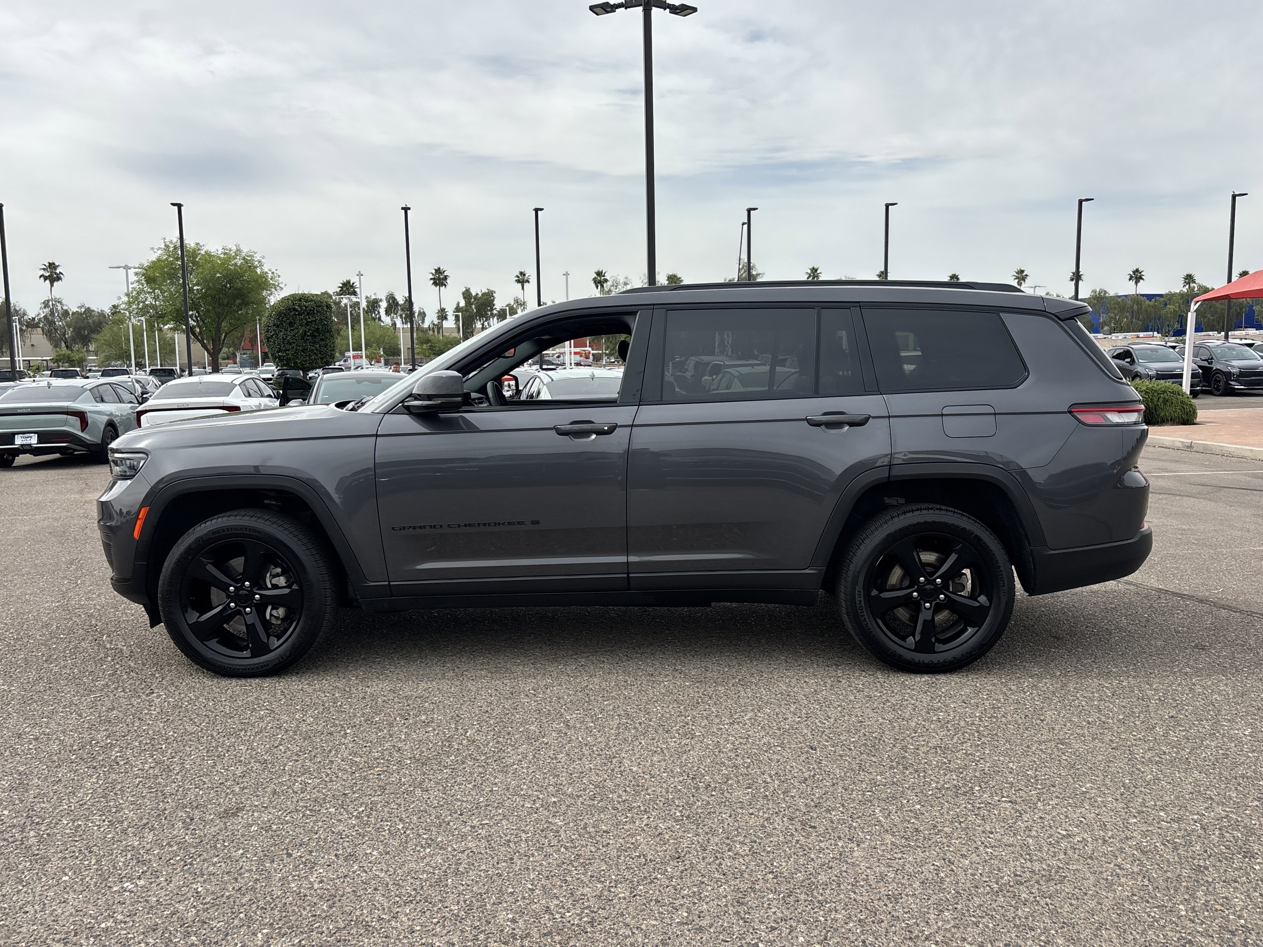 Used 2023 Jeep Grand Cherokee L Laredo AWD/4WD image 3