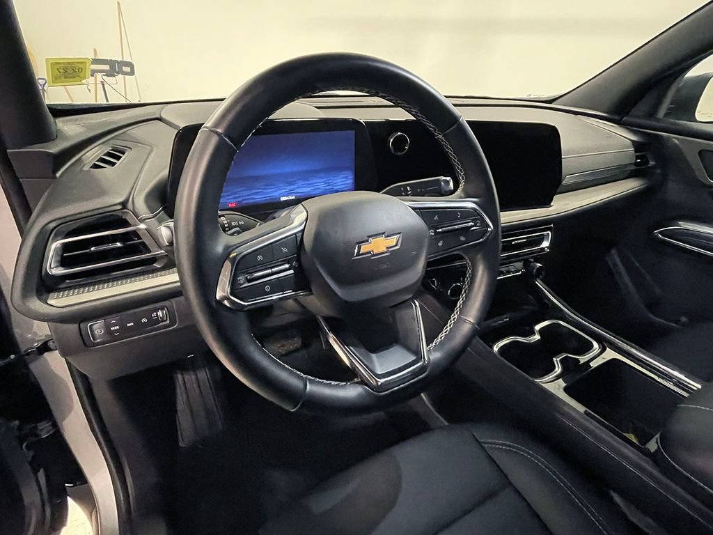 Used 2025 Chevrolet Traverse LT AWD/4WD image 23
