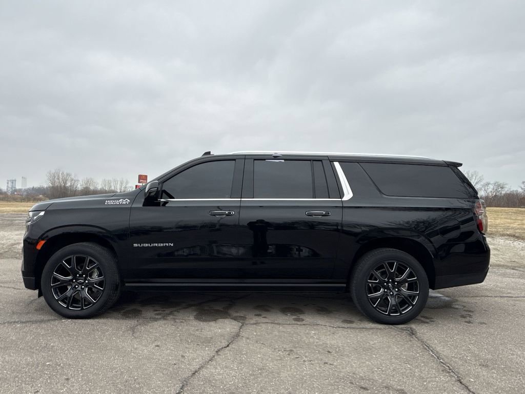 Used 2023 Chevrolet Suburban High Country image 5
