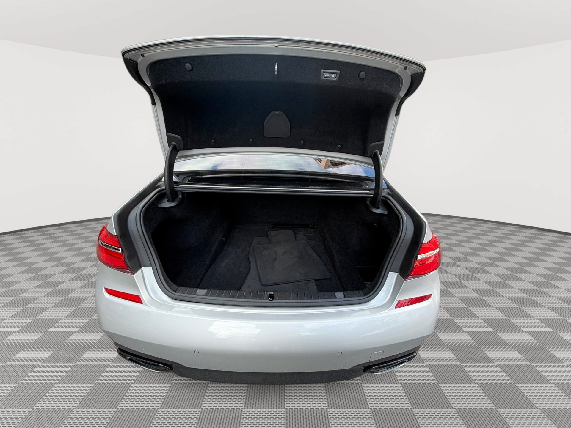 Used 2019 BMW 750i RWD image 21