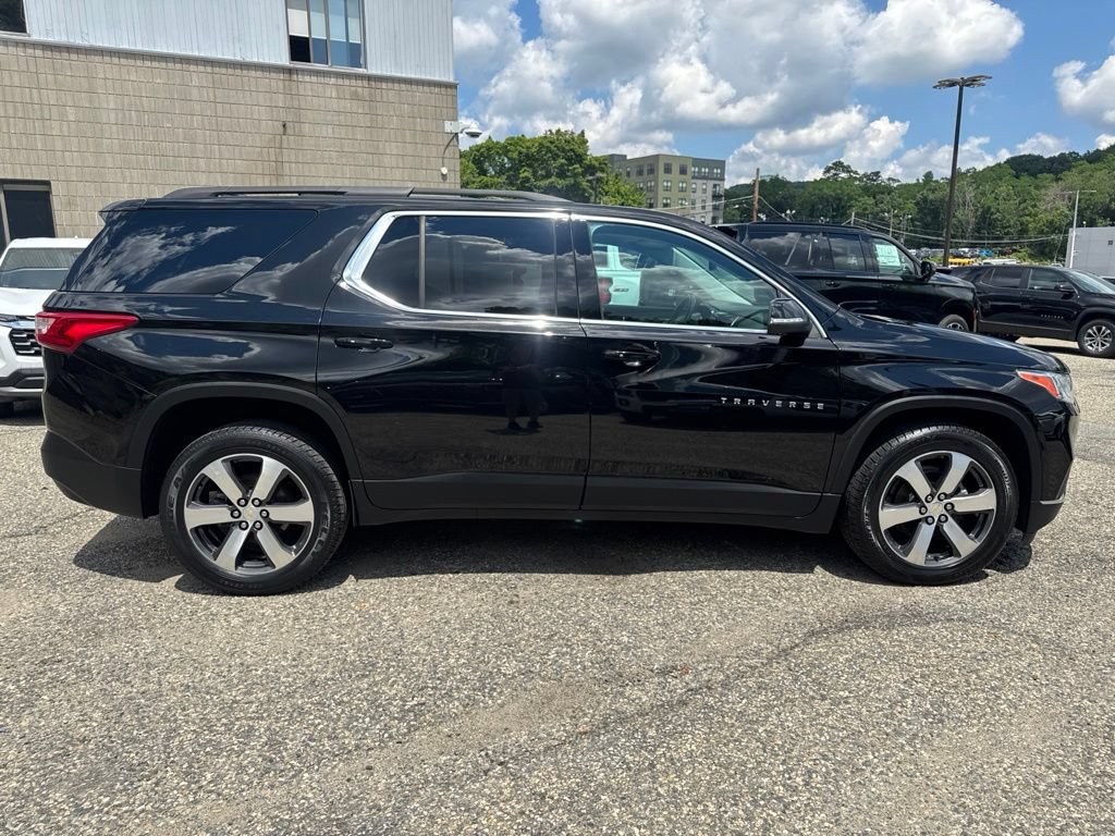 Used 2021 Chevrolet Traverse LT w/ LT Premium Package AWD/4WD image 39