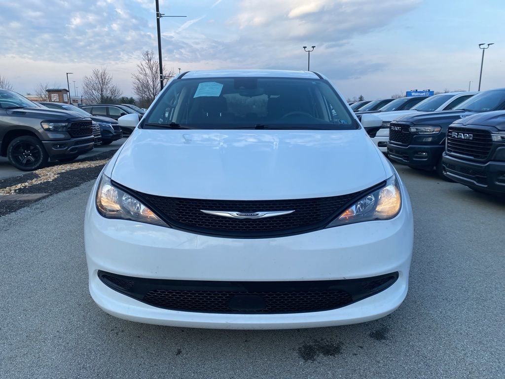 Used 2023 Chrysler Voyager LX image 6