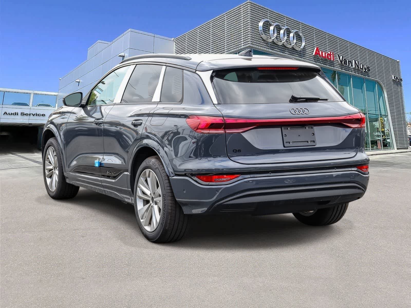 Used 2025 Audi Q6 e-tron Premium w/ Convenience Package RWD image 2