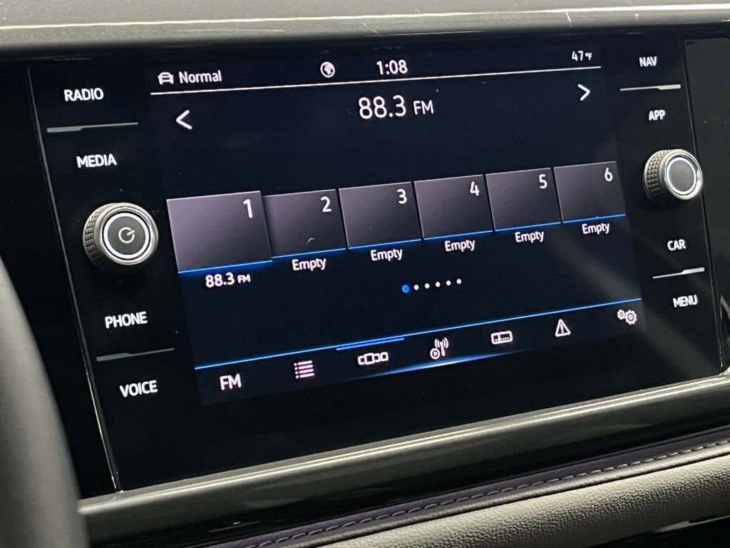 Used 2023 Volkswagen Taos SEL image 27