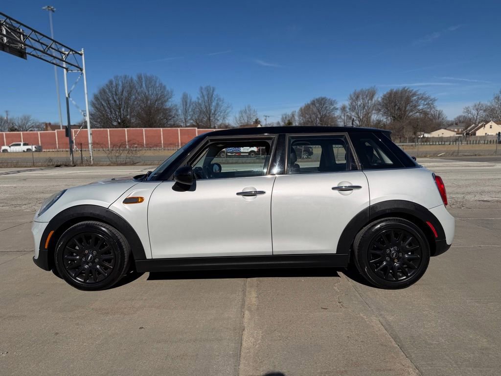 Used 2017 MINI Cooper 4-Door Hardtop image 8