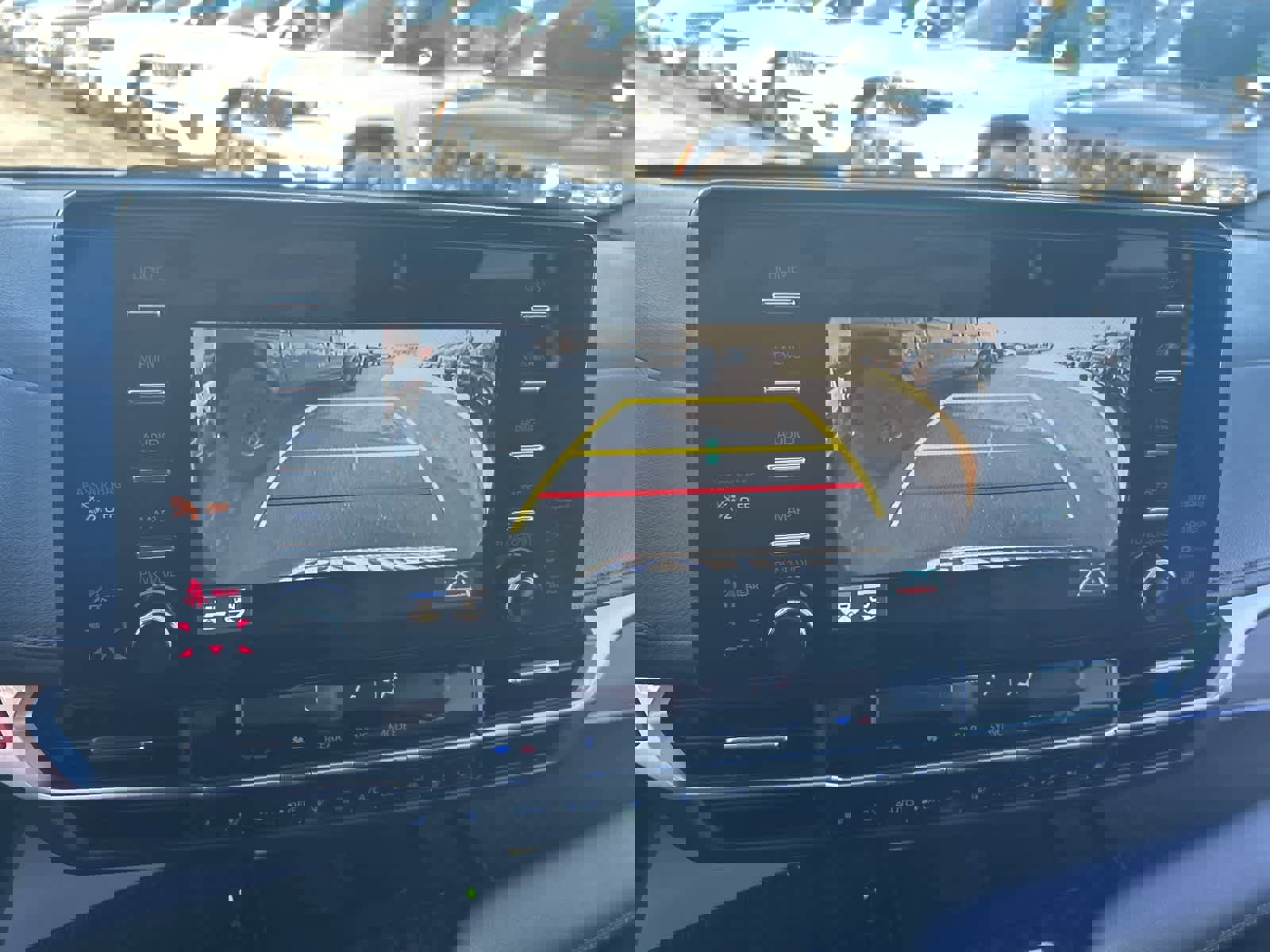 Used 2022 Toyota Sienna Limited image 35