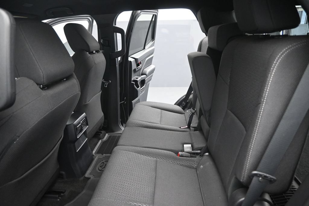 Used 2025 Toyota 4Runner SR5 AWD/4WD image 15
