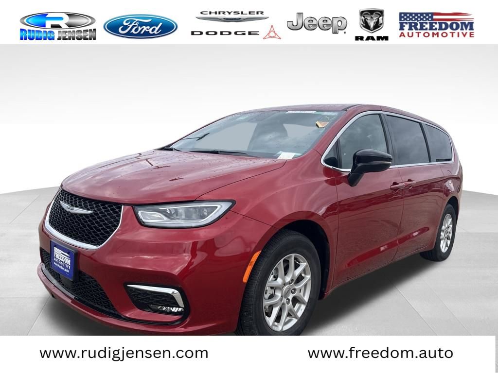 Used 2025 Chrysler Pacifica Select image 7