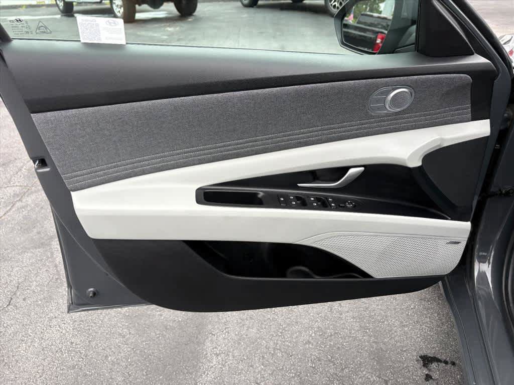 Used 2024 Hyundai Elantra Limited FWD image 21