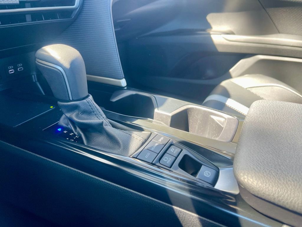 Used 2025 Toyota Camry SE image 14