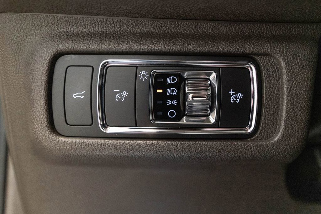 Used 2021 Lincoln Corsair AWD w/ Premium Package image 23