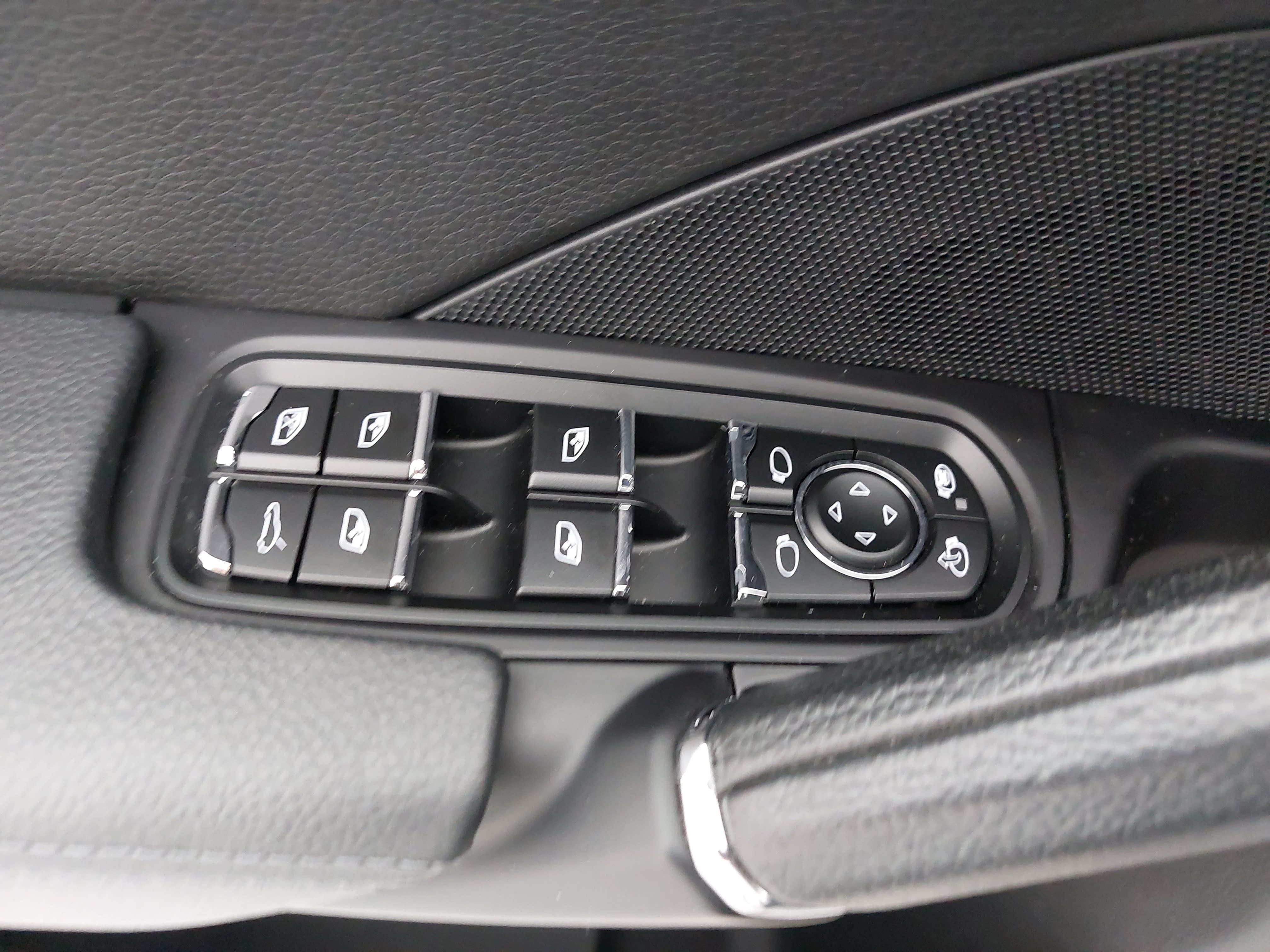 Used 2018 Porsche Cayenne Platinum Edition AWD/4WD image 29