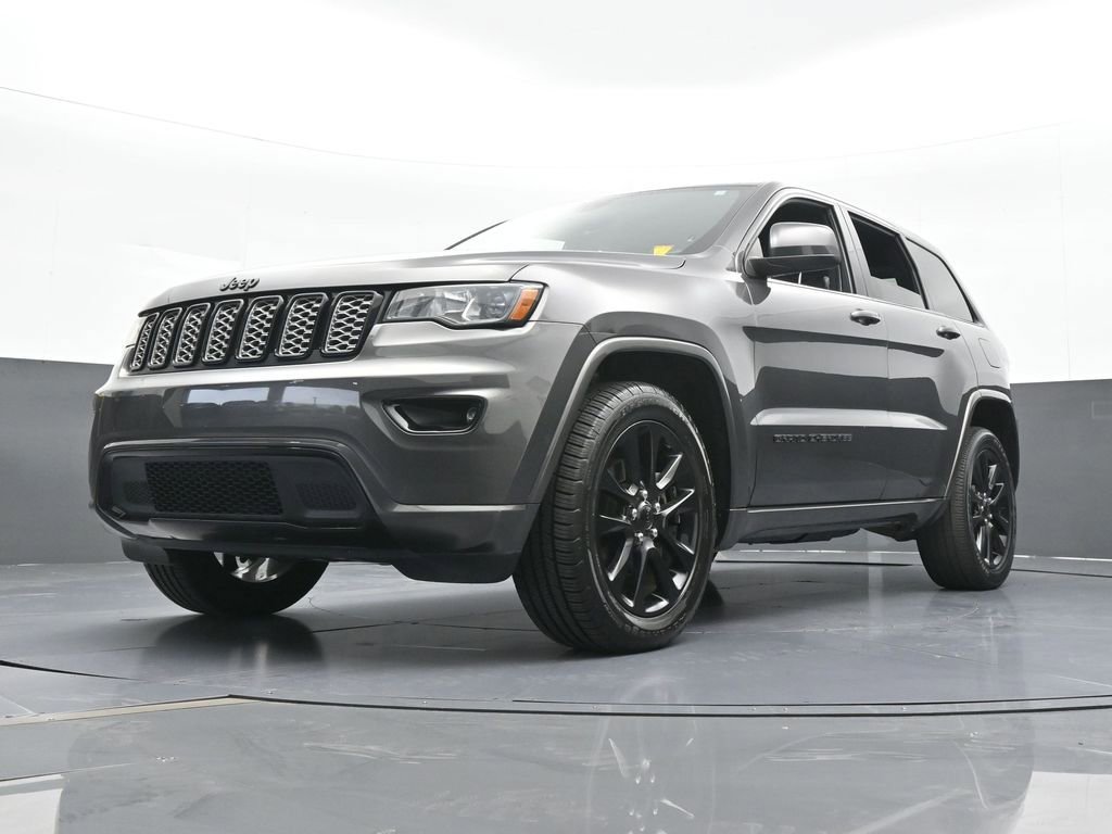 Used 2019 Jeep Grand Cherokee Altitude image 48