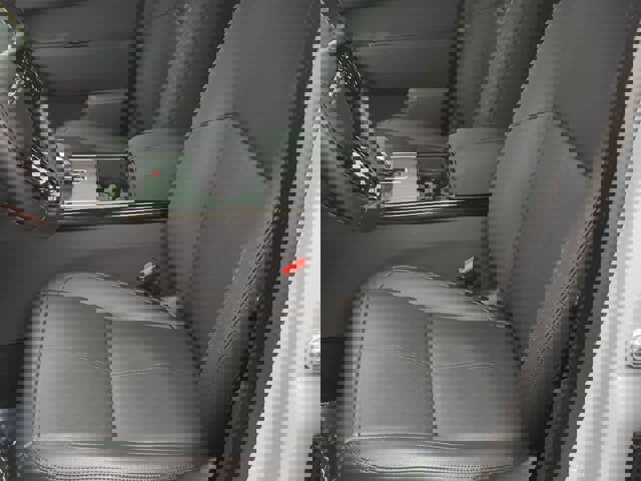 Certified 2024 Land Rover Range Rover Velar Dynamic SE image 16