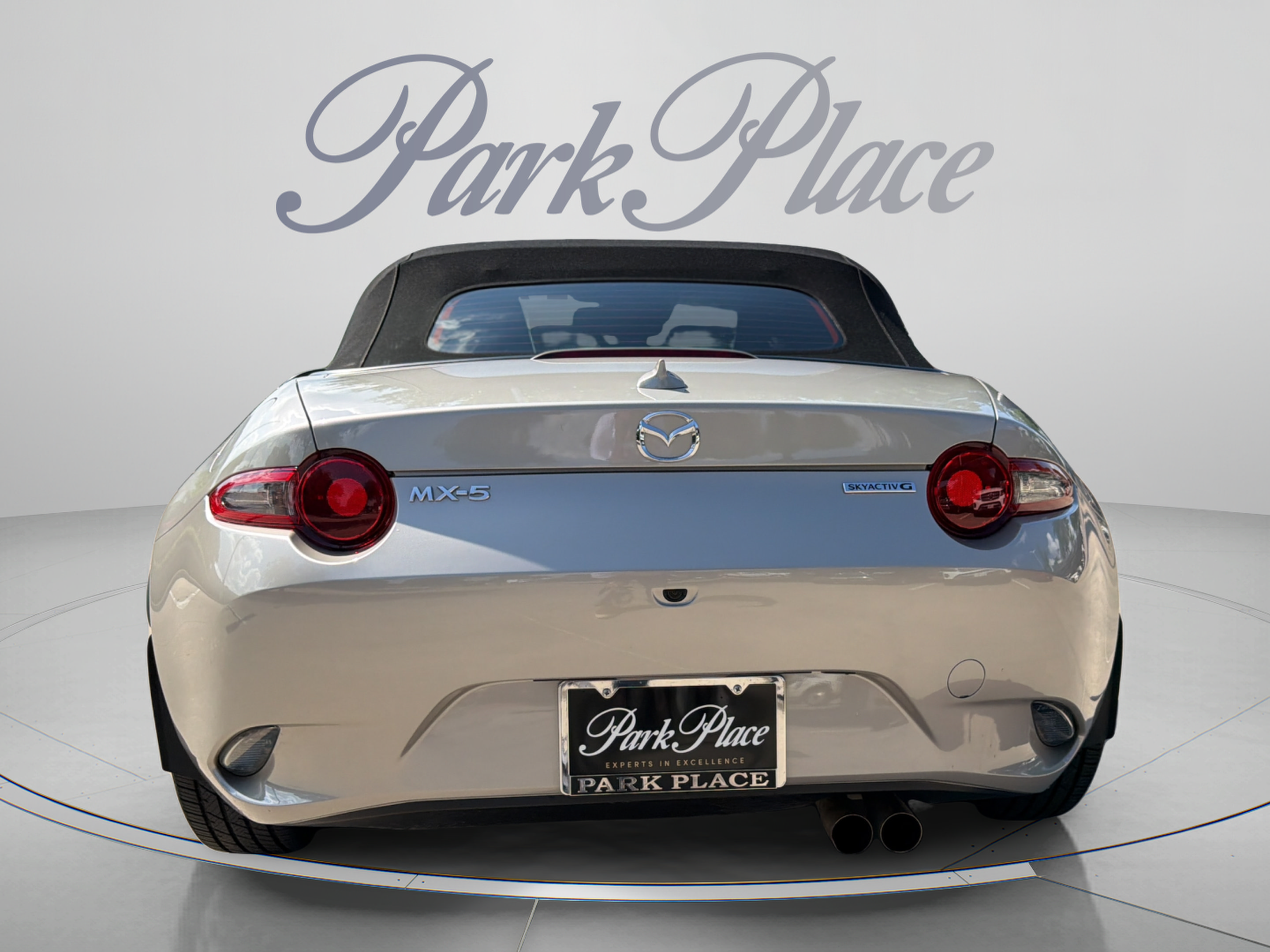 Used 2023 MAZDA MX-5 Miata Grand Touring RWD image 4