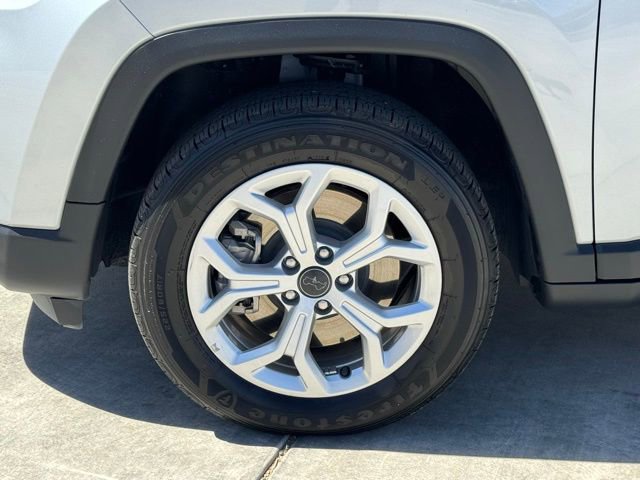 New 2025 Jeep Compass Latitude image 9