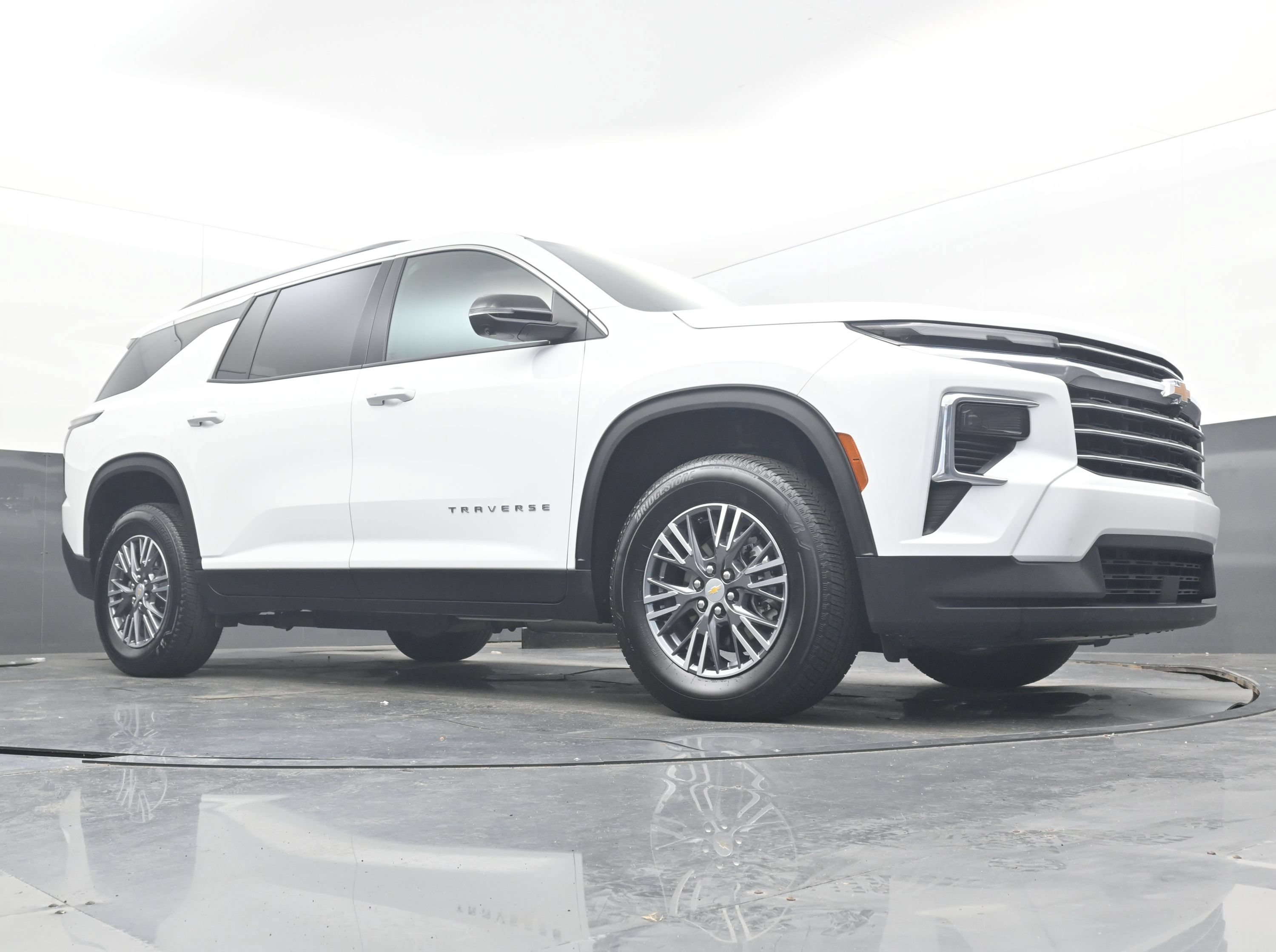 Certified 2026 Chevrolet Traverse LT w/ Driver Confidence Package FWD image 24