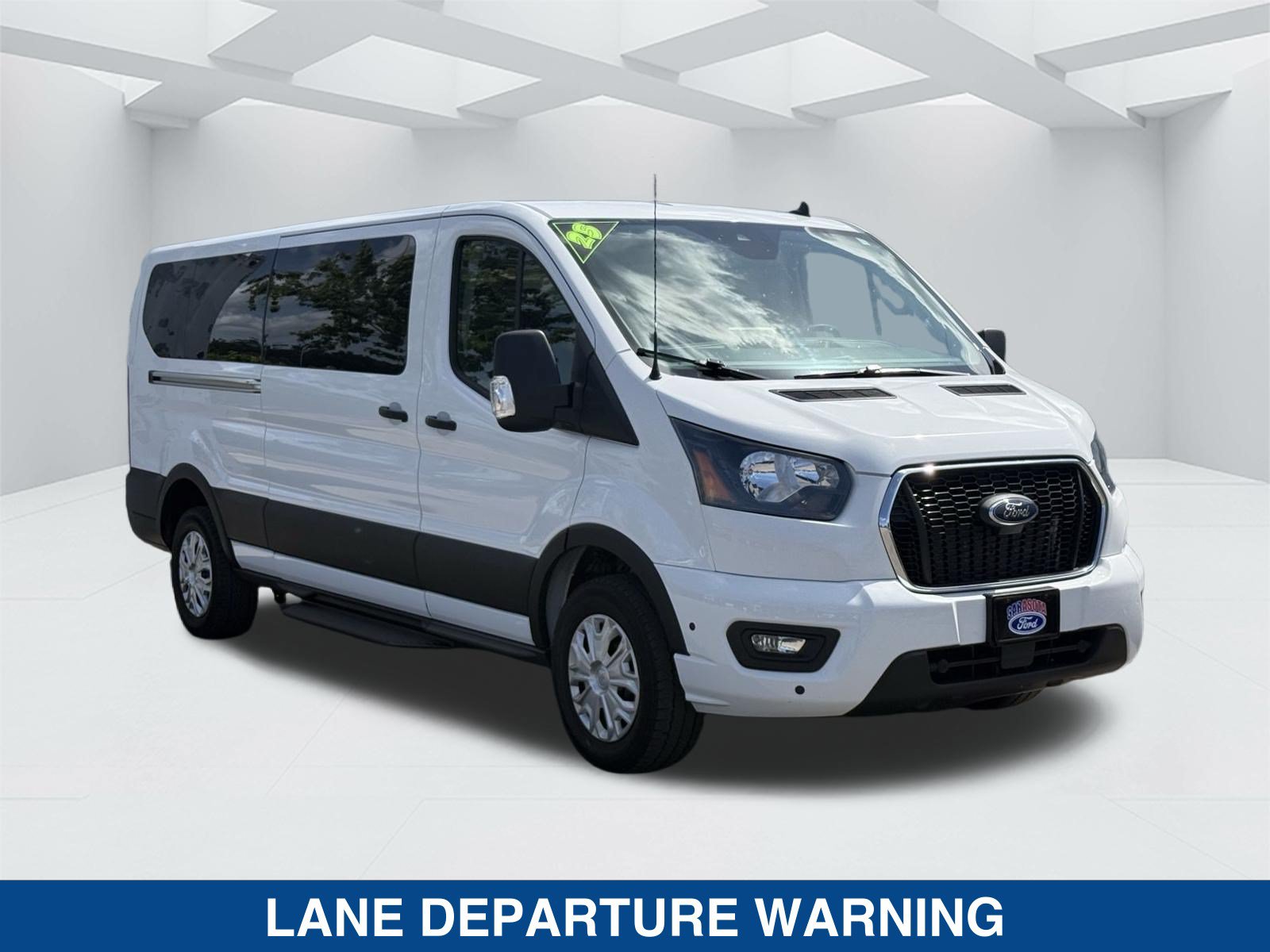 Used 2025 Ford Transit 350 XLT RWD image 3