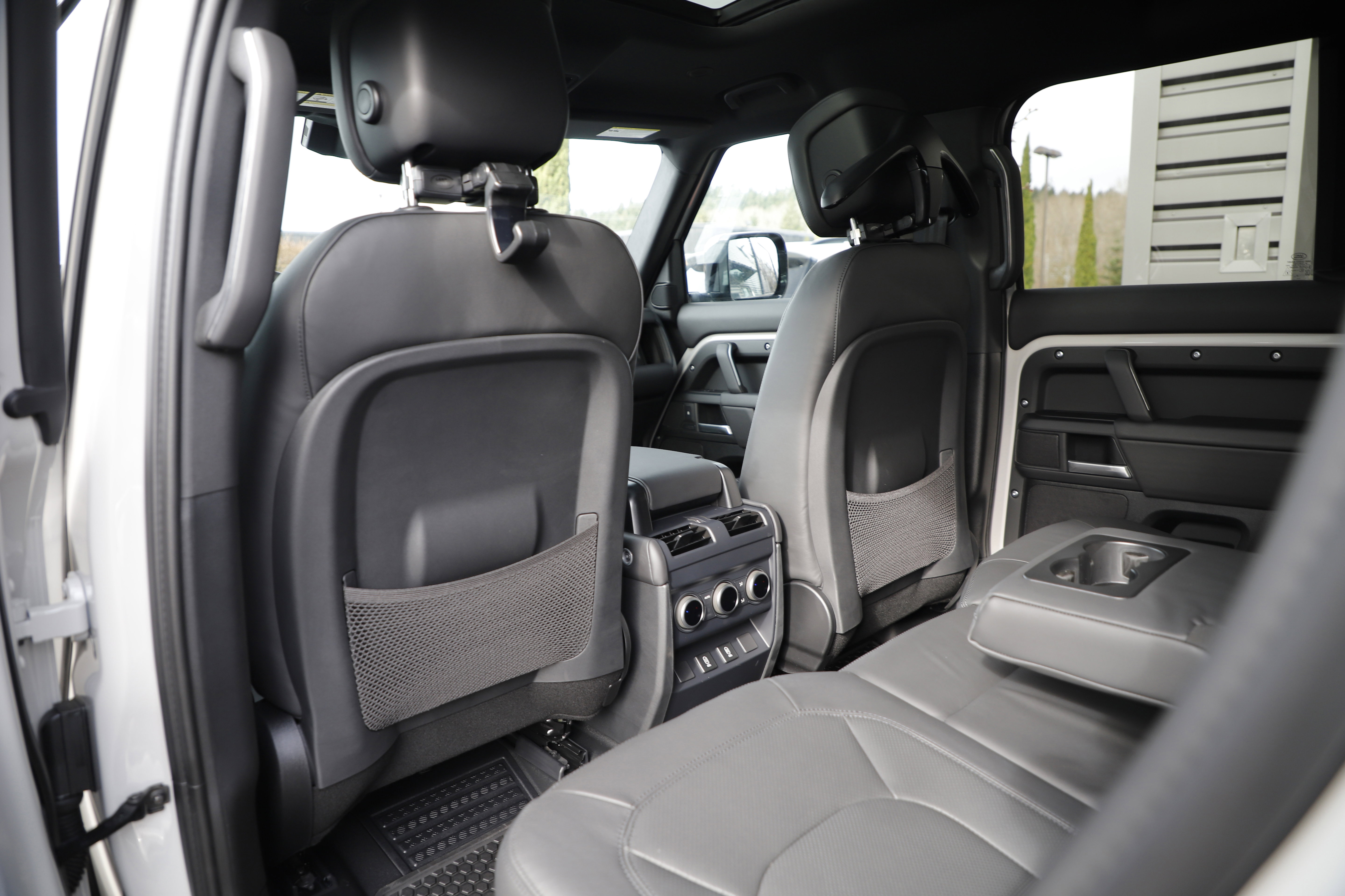 New 2026 Land Rover Defender 110 X-Dynamic SE image 15