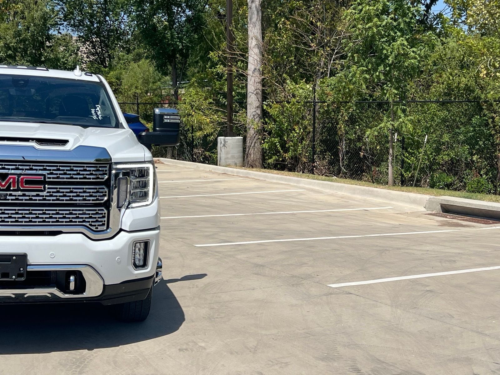 Used 2022 GMC Sierra 3500 Denali w/ Denali Ultimate Package AWD/4WD image 3
