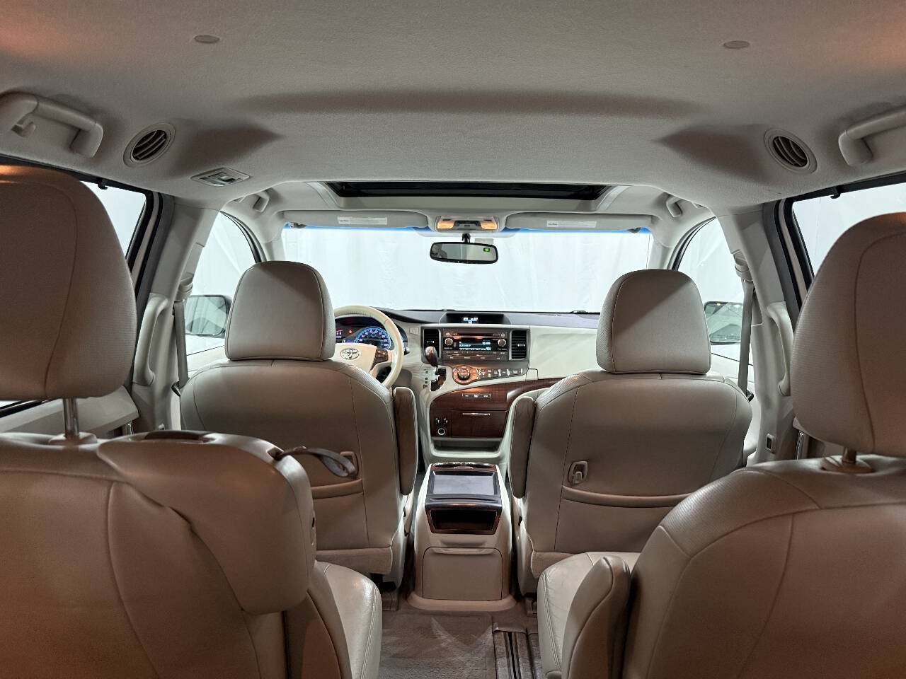 Used 2011 Toyota Sienna XLE FWD image 30