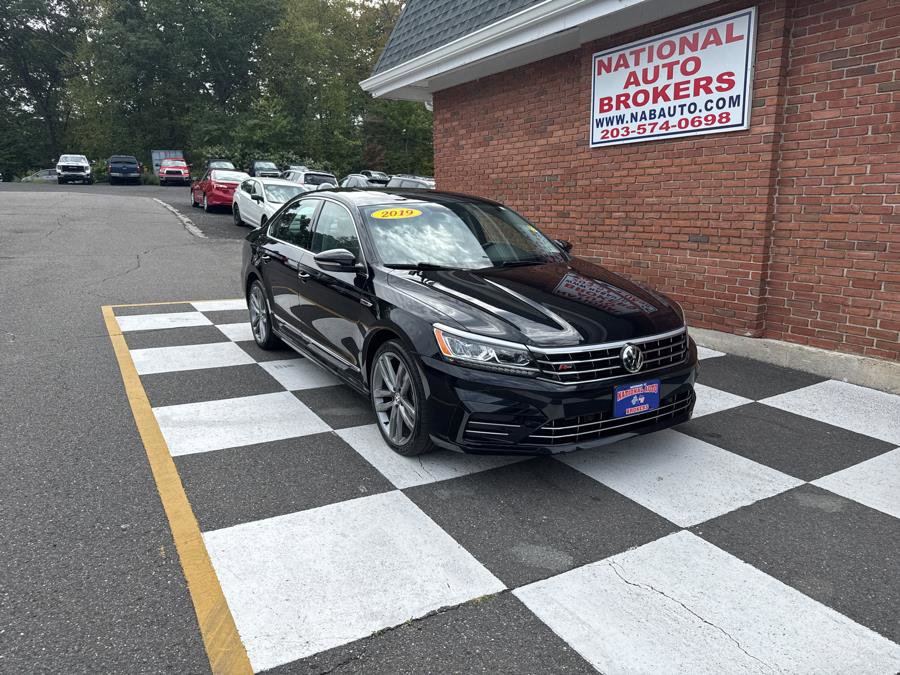 Used 2019 Volkswagen Passat 2.0T SE R-Line image 1
