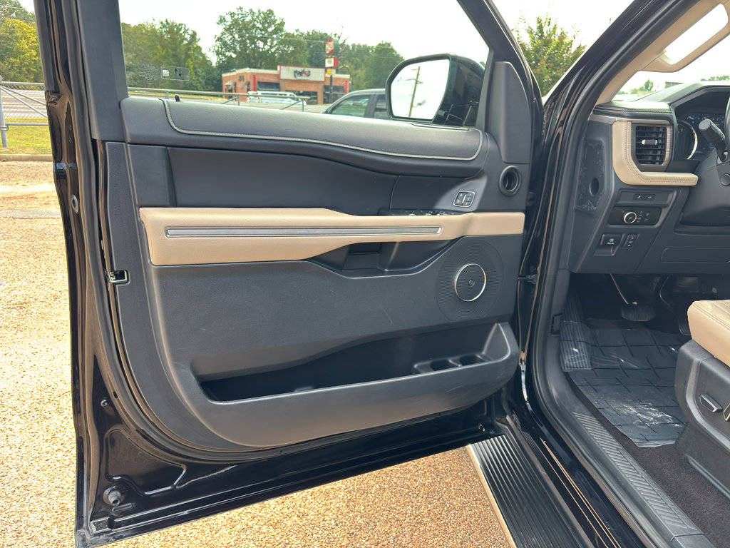 Used 2023 Ford Expedition Max Limited image 23