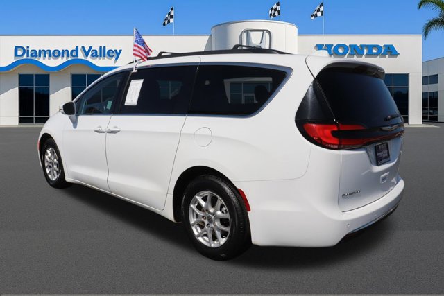 Used 2022 Chrysler Pacifica Touring-L image 4