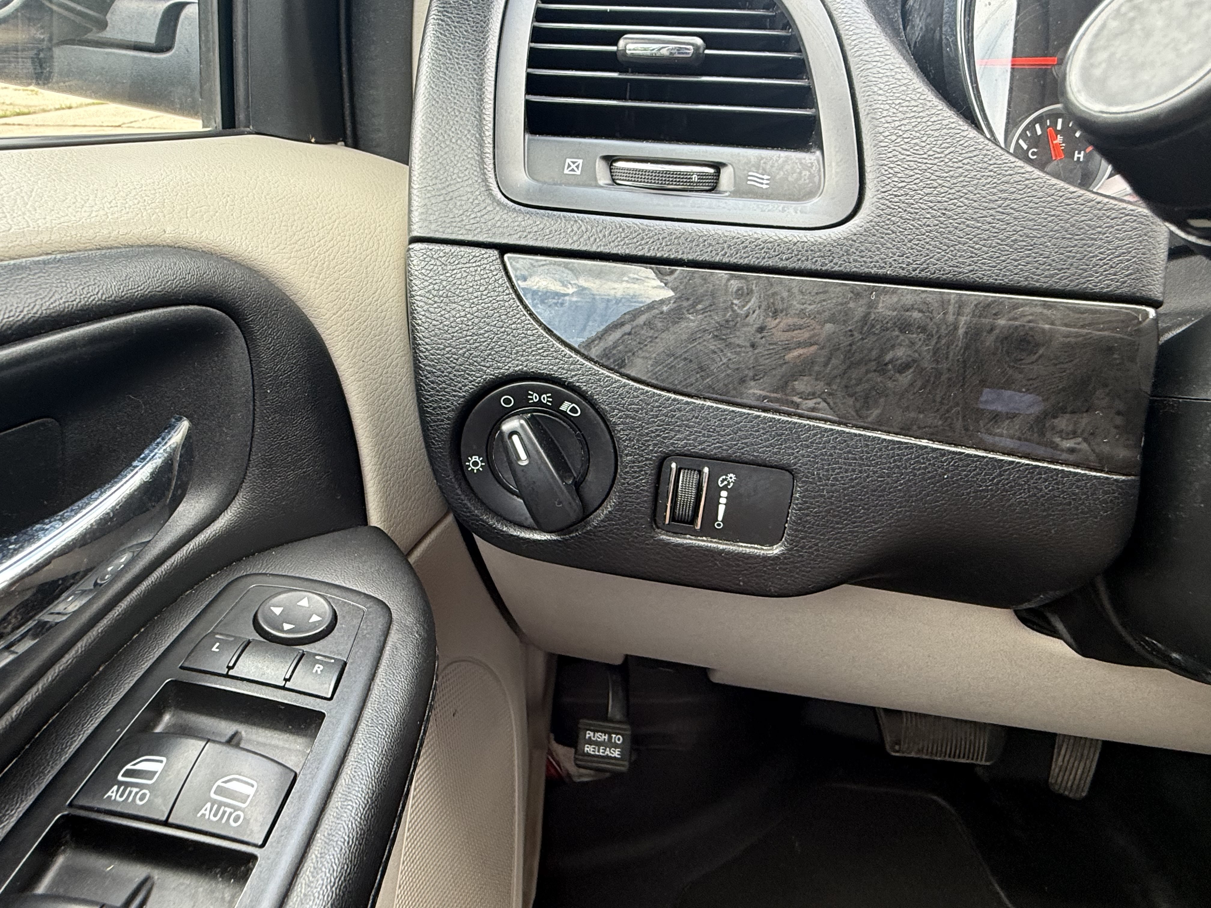 Used 2015 Dodge Grand Caravan SE w/ Quick Order Package 29E SE FWD image 23