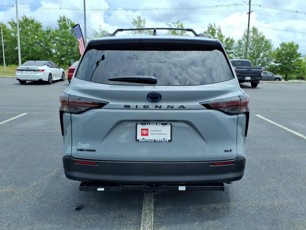 Certified 2025 Toyota Sienna XLE Woodland Edition AWD/4WD image 23