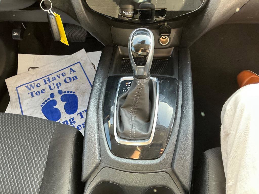 Used 2021 Nissan Rogue Sport S image 16