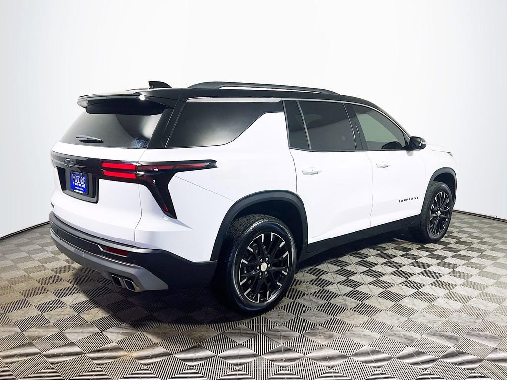 Used 2025 Chevrolet Traverse LT w/ Sun and Wheel Package image 8