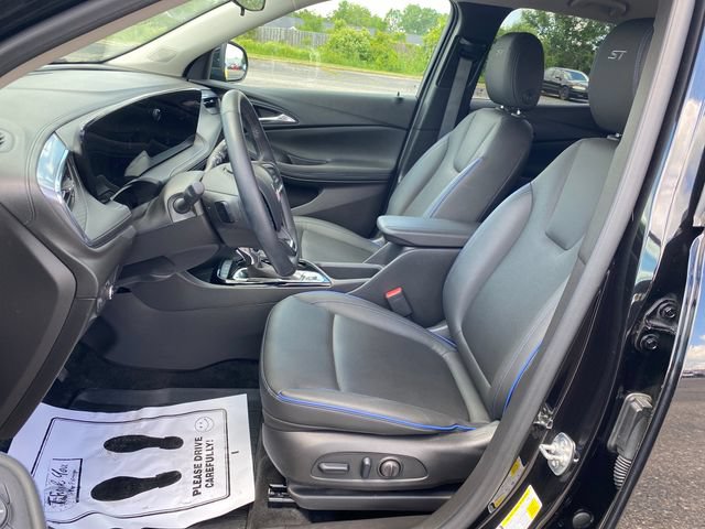 Certified 2025 Buick Encore GX Sport Touring w/ Advanced Technology Package FWD image 15