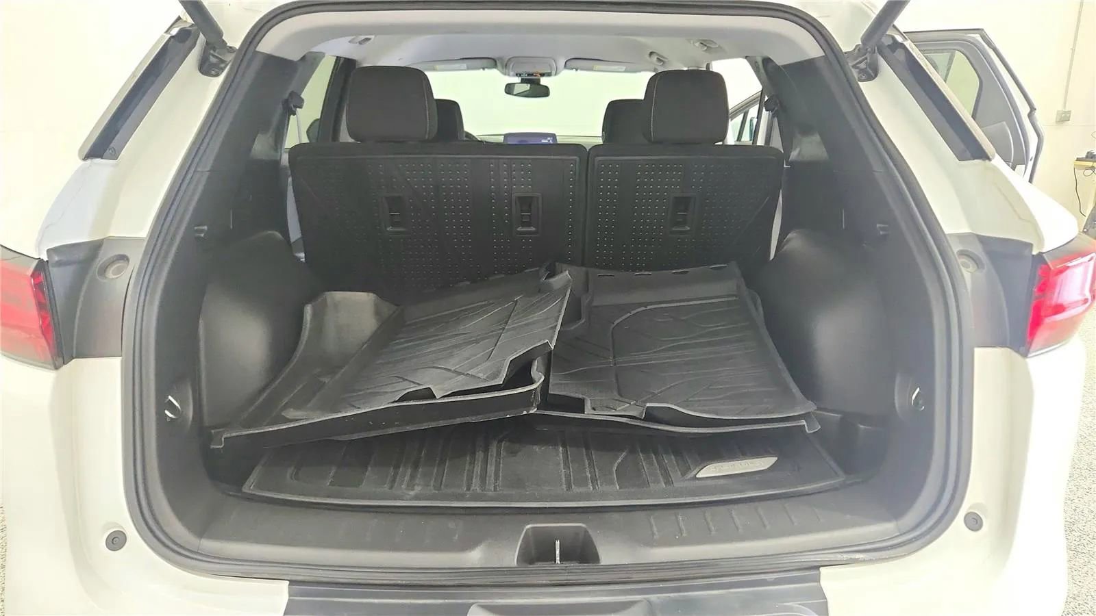 Used 2024 Chevrolet Blazer LT w/ Convenience Package FWD image 19