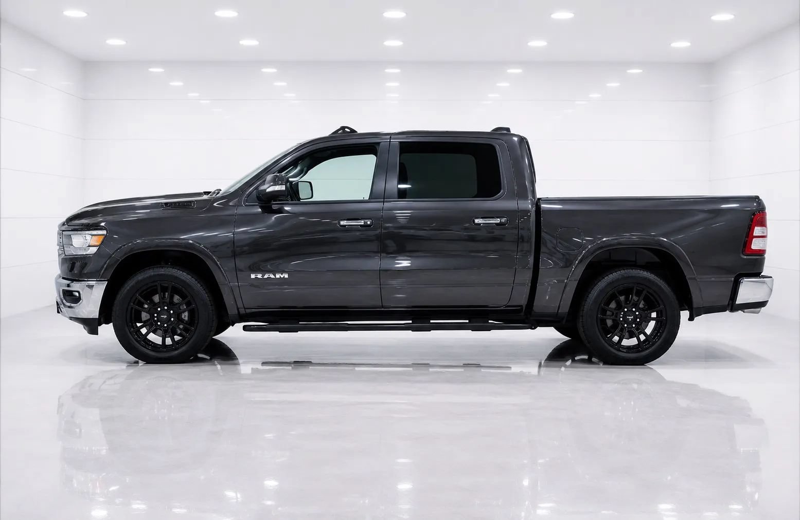 Used 2021 RAM 1500 Sport w/ Leather & Sound Group AWD/4WD image 2