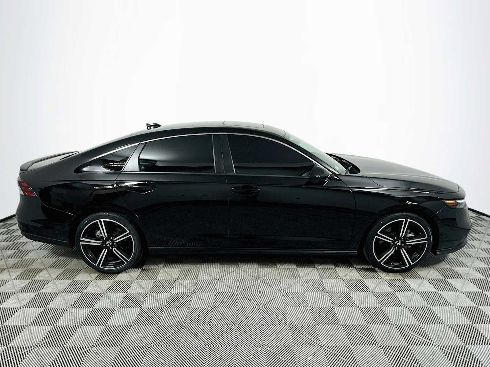 Used 2023 Honda Accord Sport image 8