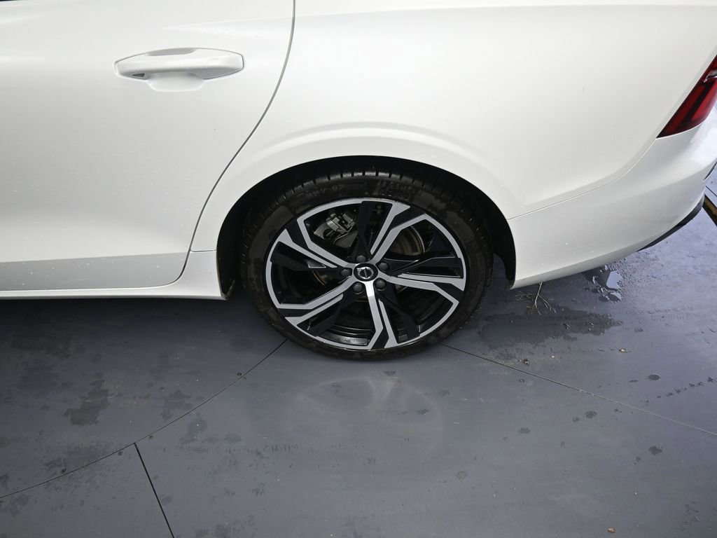 Used 2024 Volvo S60 B5 Core image 18