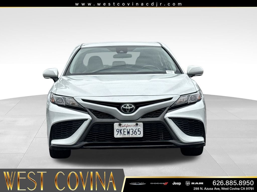 Used 2024 Toyota Camry SE FWD image 3