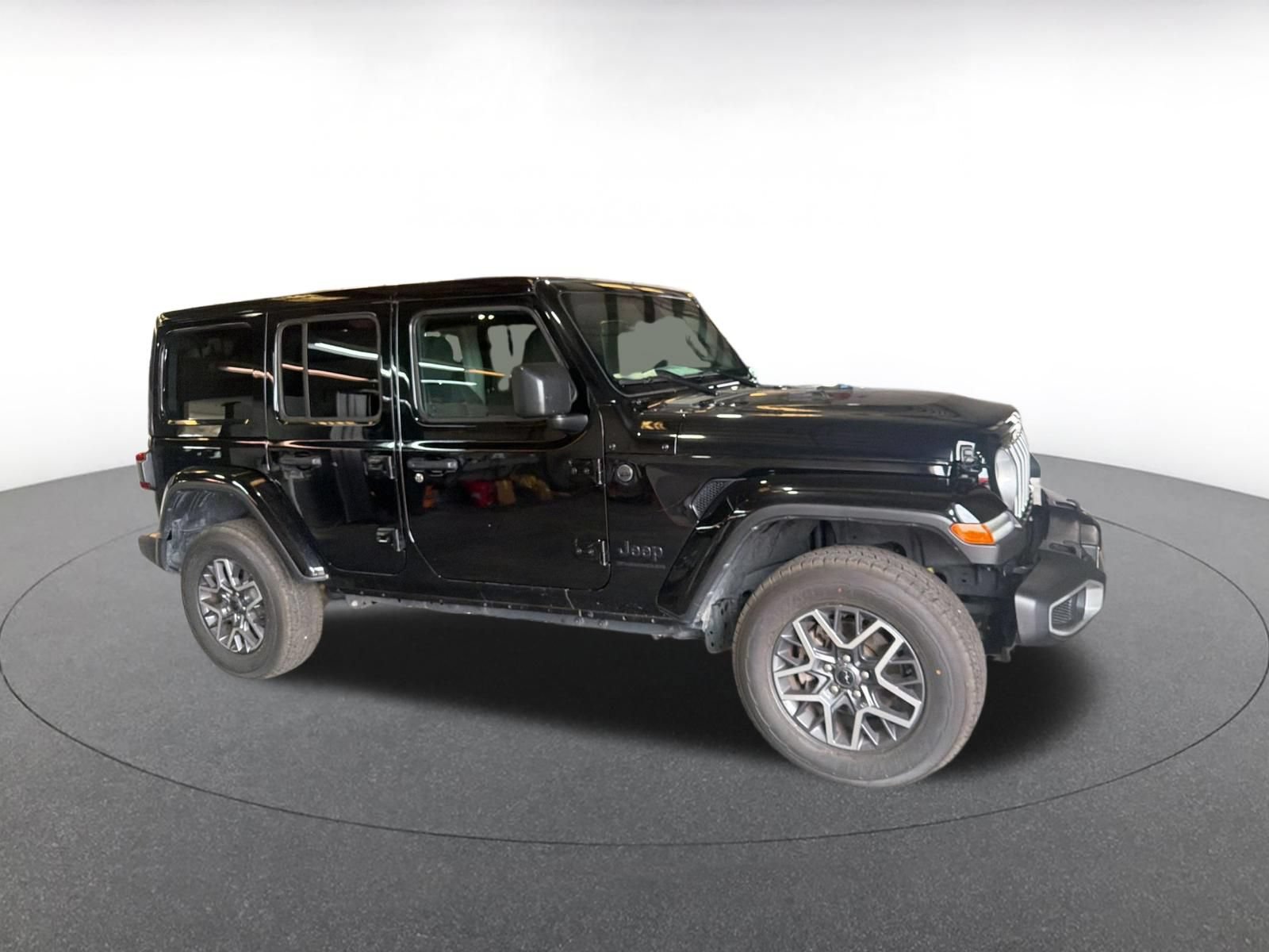 Used 2025 Jeep Wrangler Unlimited Sahara AWD/4WD image 2