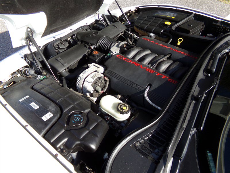 Used 2000 Chevrolet Corvette Coupe w/ Roof Pkg RWD image 48